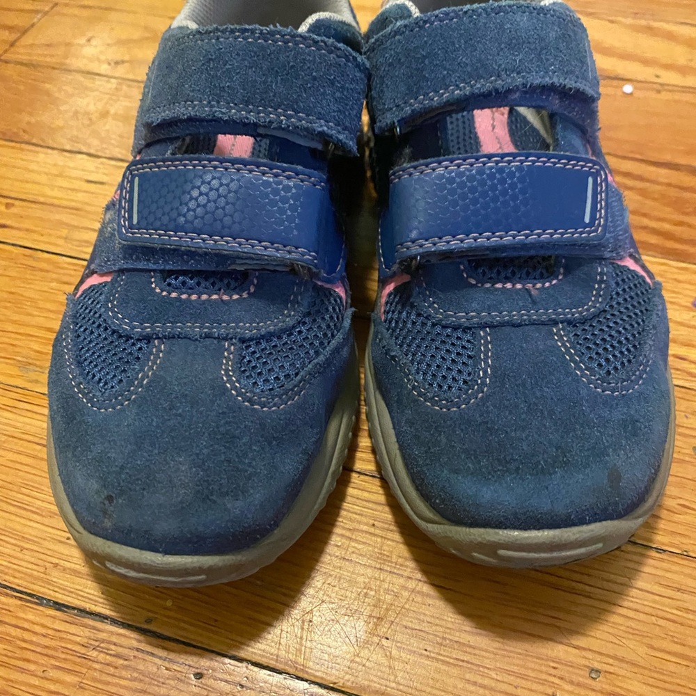 German-made, well made, little girls, size 33 EU / Size 1 US. Blue & pink Velcro